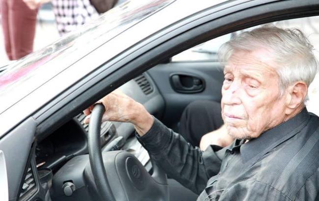 77 лет за рулем: 96-летний житель Нежина признан самым пожилым в Украине водителем