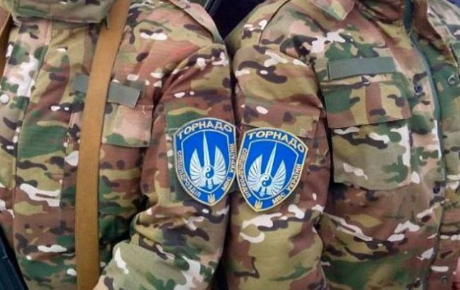 Рота "Торнадо" не буде здавати зброю, - дружина комроти