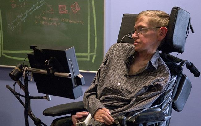 Стивен Хокинг "присвоил" себе голос известного актера