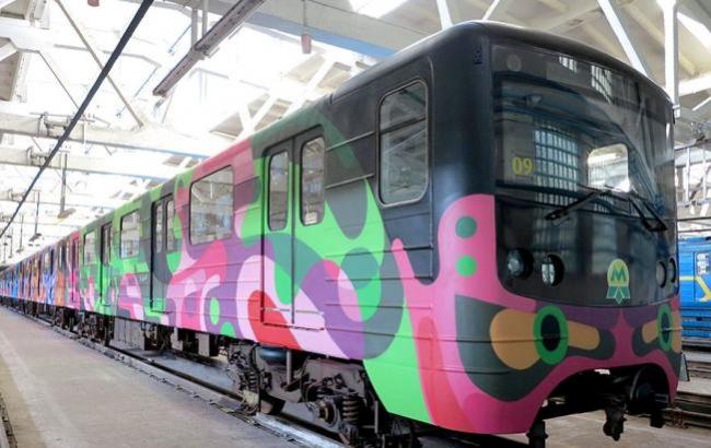 Красочный состав: в Киеве запускают второй поезд-мурал