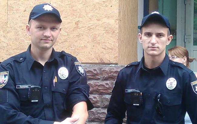Киевские полицейские арестовали пьяных милиционеров, разъзежавших на служебном авто