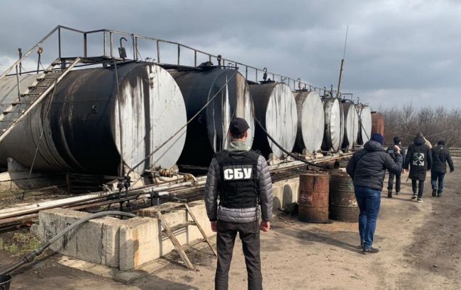 СБУ накрила підпільний НПЗ: вилучено тисячі літрів контрафактного палива