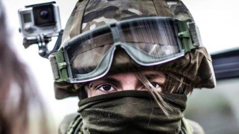 "Жінка-воїн": волонтер Яна Зінкевич вразила весняним українським образом (фото)