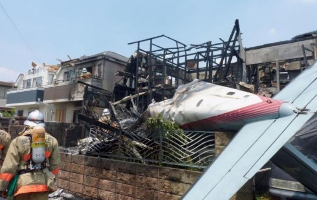 У Токіо легкомоторний літак впав на житловий будинок, загинули 3 людини