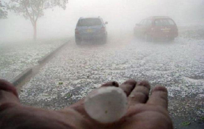 Синоптики попереджають про грози і град в Україні 18 квітня