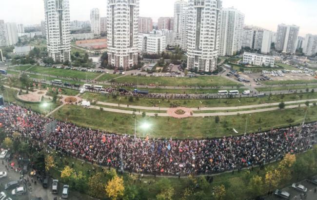 На мітинг у Москві прийшли кілька тисяч людей