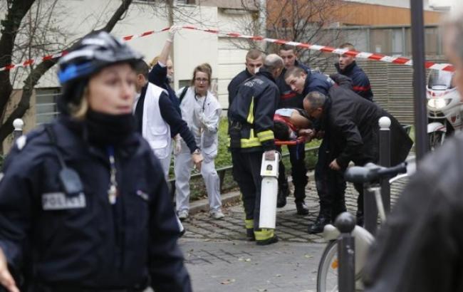 У нападі на редакцію паризького журналу брали участь три людини, - МВС Франції