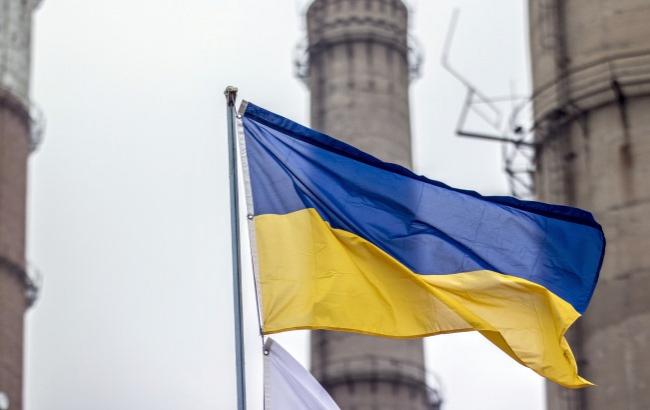 Над окупованим селищем в Луганській області партизани вивісили український прапор