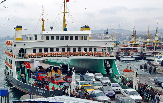 Керченську переправу сьогодні можуть закрити через негоду