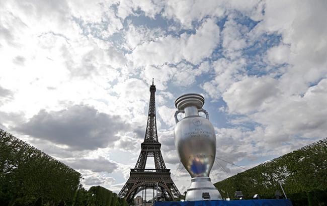 На Евро 2016 фанатам не разрешили проносить туалетную бумагу