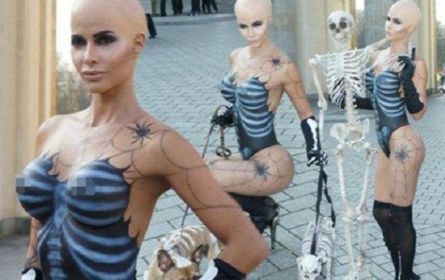 Микаэла Шефер снова эпатировала публику