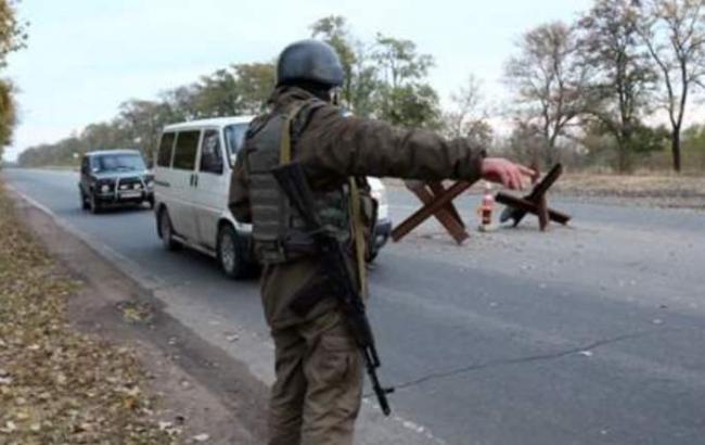 На блокпосту в Маріуполі затримали фури з трунами без документів
