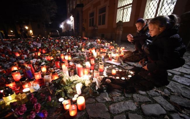 В Париже почтили память жертв терактов