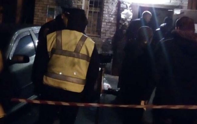 В результате взрыва гранаты в жилом доме Киева погиб один человек