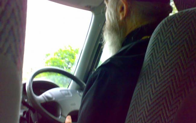 Киевские "копы" задержали пьяного священника, напавшего на девушку