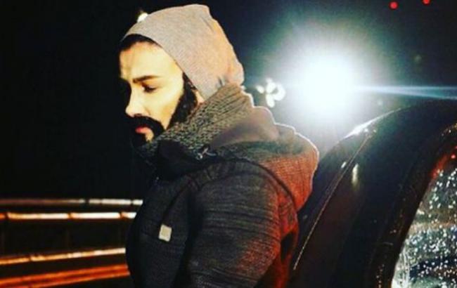 Анастасия Приходько "примерила" бороду и усы для нового клипа