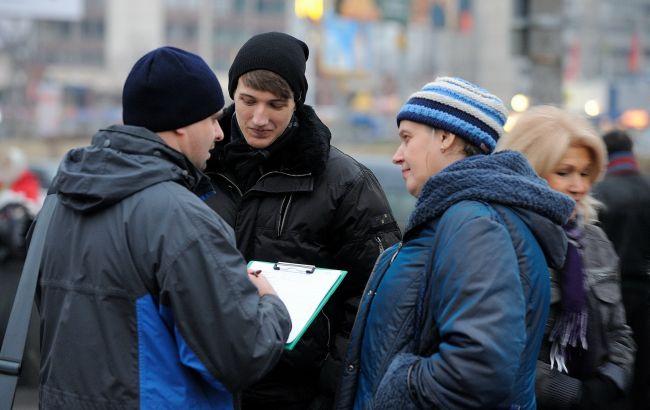 Опрос: 75% россиян считают, что РФ должна продолжать свою политику, невзирая на санкции