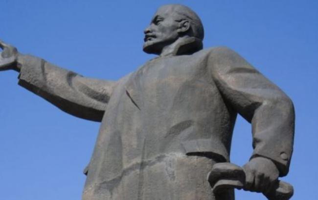В Луганской области бойцы АТО превратили Ленина в Тараса Шевченко