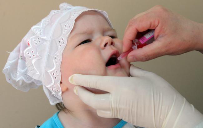 Україна сьогодні переходить на нову вакцину проти поліомієліту