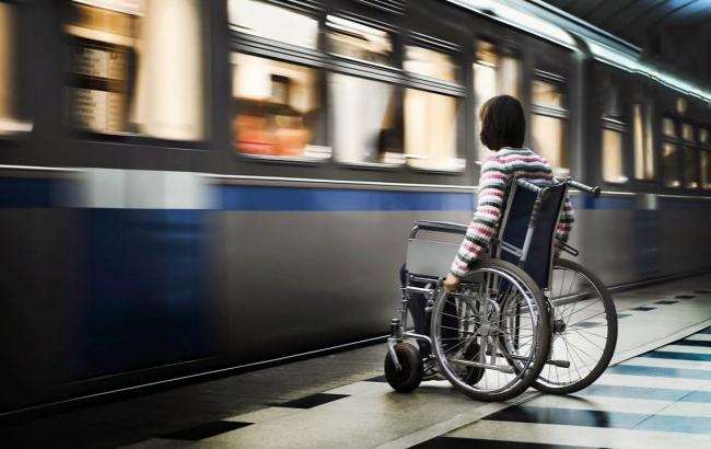 На станциях киевской подземки появились дополнительные поручни и пандусы