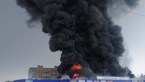 Пожар в "Эпицентре" в Первомайске: появились фото, видео