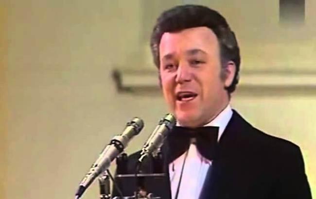 В России предложили оправить на Евровидение 2017 голографического Кобзона