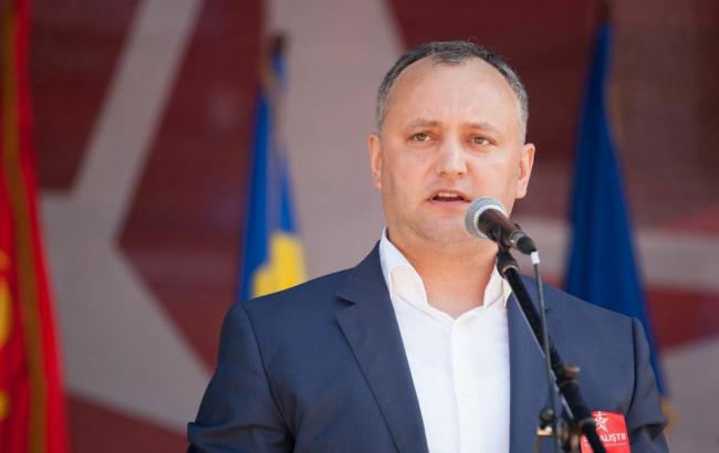 Суд Молдови призупинив дію указу Додона про позбавлення громадянства екс-президента Румунії