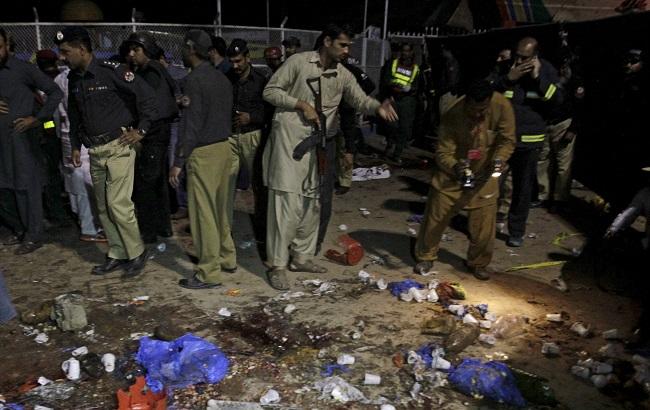 Теракт в Пакистане: смертник подорвался в парке, более 50 погибших