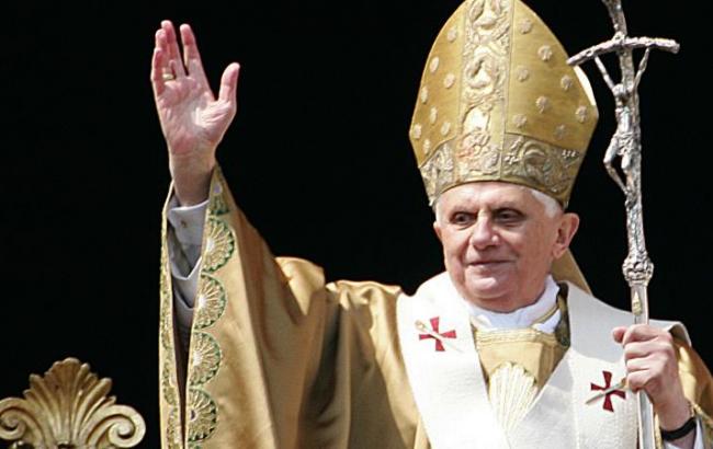 Папа Римський попросив черниць менше заглядати в соцмережі