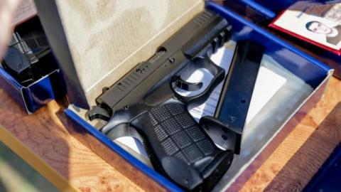 САП передала в Генпрокуратуру дело о выдаче наградного оружия сотрудниками МВД