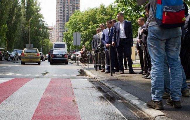 Кличко: мы продолжаем капремонт дорог и начинаем обустраивать пешеходные переходы