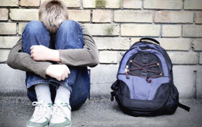 В Киеве полиция задержала двух старшеклассников, которые вымогали деньги