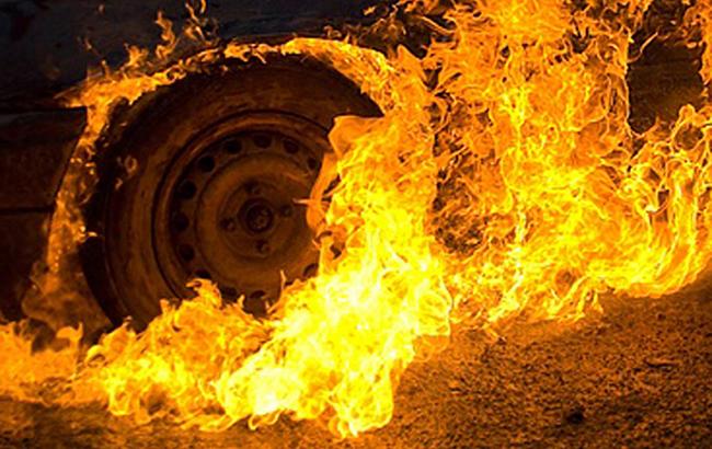 Поліція повідомила подробиці загоряння автомобіля в Києві