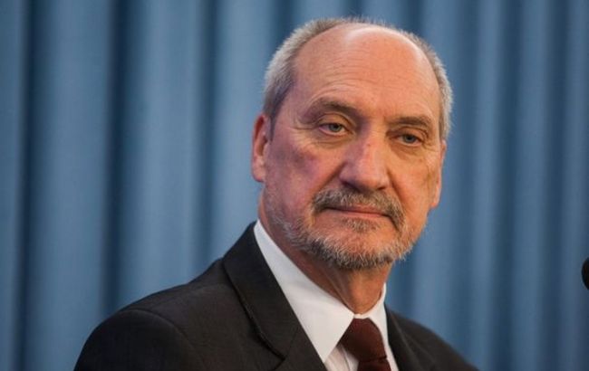 Міністр оборони Польщі потрапив в аварію