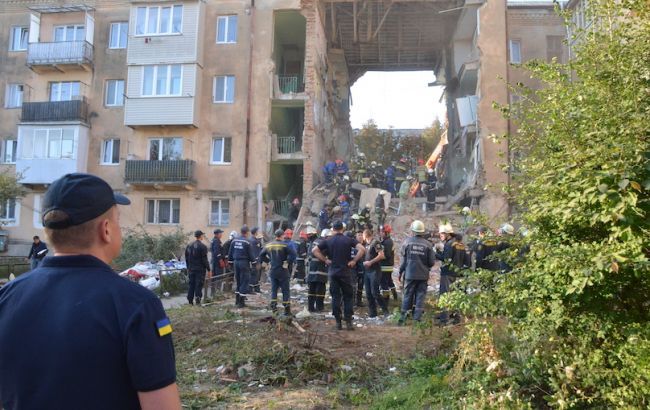 Обвал будинку у Дрогобичі: затримані двоє працівників комунального підприємства