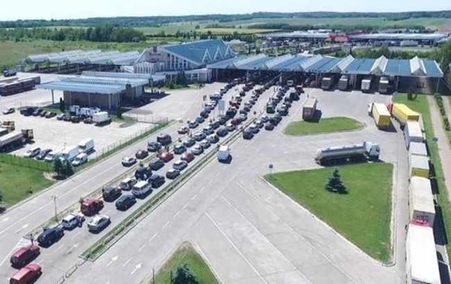 В очередях на границе с Польшей простаивает 1 тысяча автомобилей