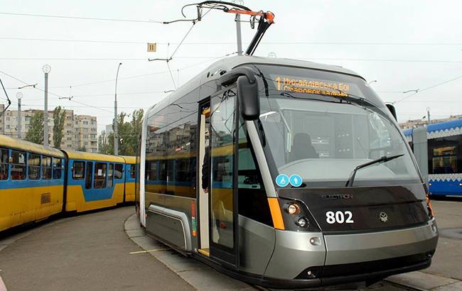 В Киеве возобновили движение трамваев и троллейбусов по графику