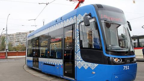 В Киеве продлили ремонт линии скоростного трамвая