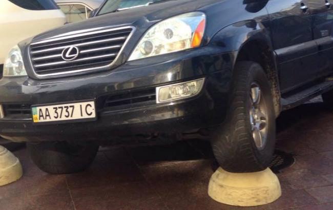 "Патріот, був на Майдані": київський адвокат показав паркування "клінічного ідіота"