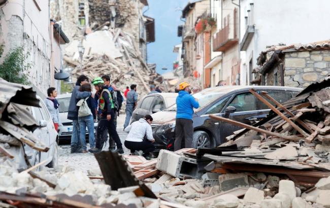Землетрясение в Италии: мэр Аматриче заявил о разрушении "половины города"