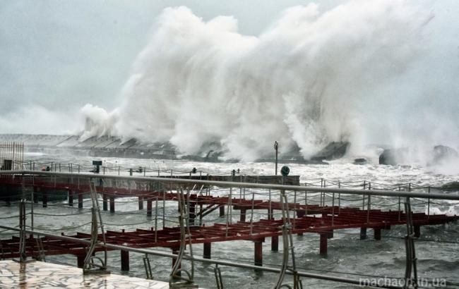 Фотограф з Одеси показав вражаючі фото бурхливого шторму