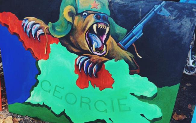 Под стенами ПАРЕ грузинский художник устроил "антипутинскую" выставку