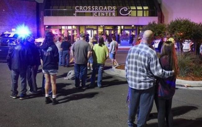 У Міннесоті чоловік із ножем скоїв напад у торговому центрі, 8 поранених