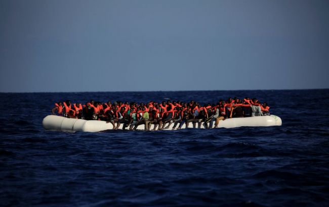 По меньшей мере 20 мигрантов, направляющихся в Европу, утонули у берегов Ливии