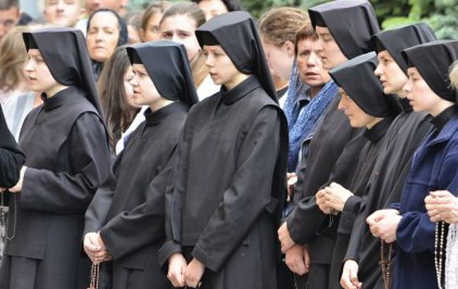 СБУ выдворила лидеров секты "догналитов" из Украины