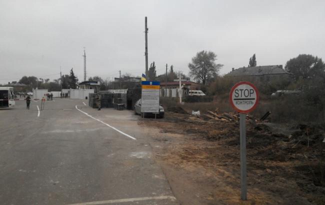 В зоні АТО обстріляли чергу на КПВВ "Майорськ", є загиблий і поранений