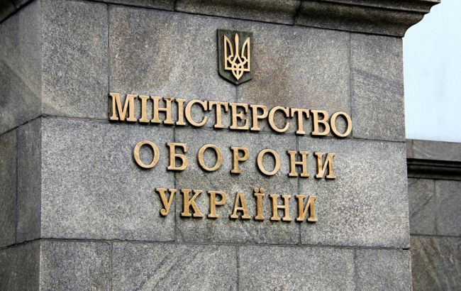 Міноборони звільнило свою співробітницю за наклеп на волонтерів у зоні АТО