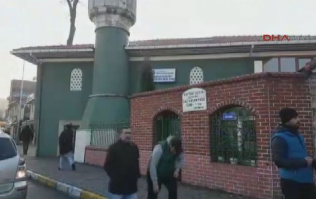 У Стамбулі невідомий відкрив вогонь біля мечеті, є поранені
