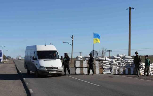 Бойовики знову обстріляли КПВВ "Маріїнка"