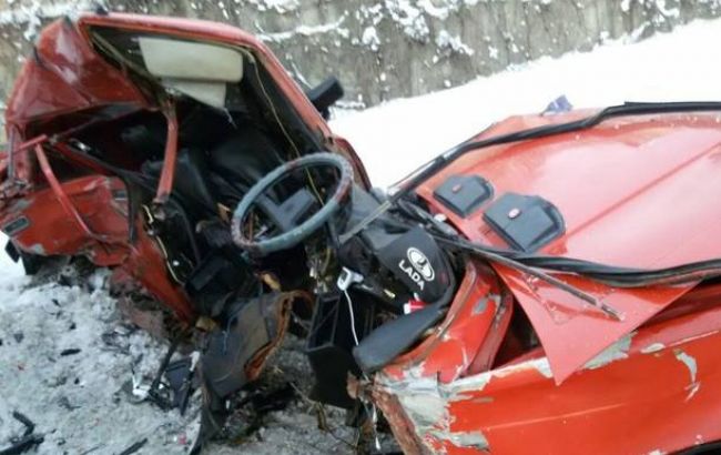 В Хмельницькому зіткнулись мікроавтобус і автомобіль "ВАЗ", є постраждалі